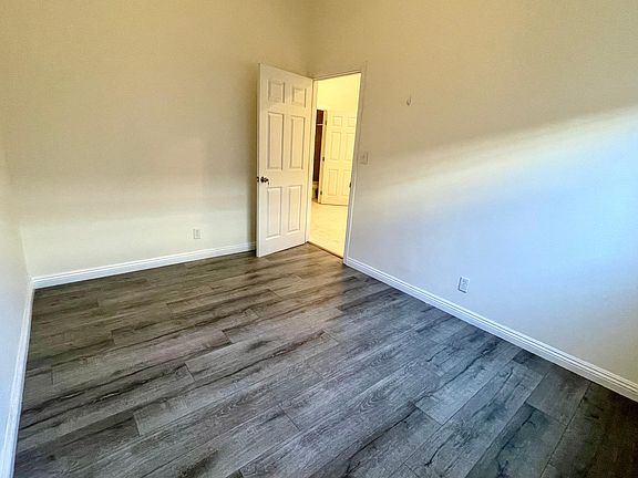4th image of 450 S Woods Ave