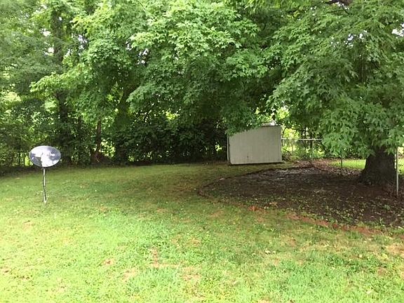 5th image of 2036 Emerson Ave