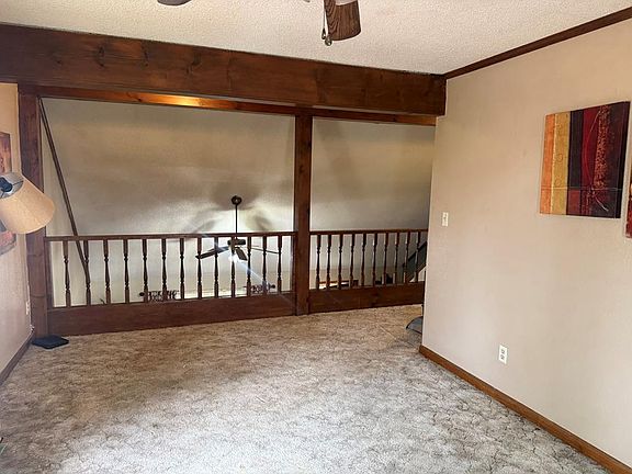 3rd image of 935 Oak Manor Rd