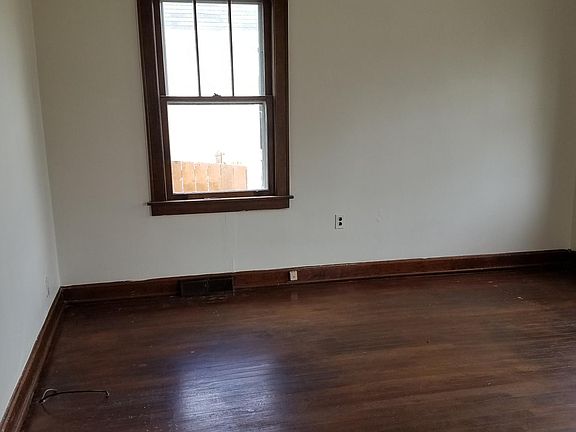 3rd image of 4125 Schenck Ave
