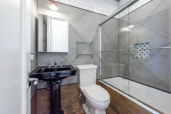 Rented by Nooklyn NYC LLC | media 52