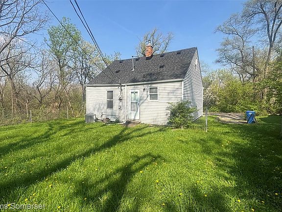 5th image of 2118 Harriet St
