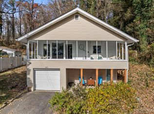 1611 Hebron Rd, Hendersonville, NC 28739