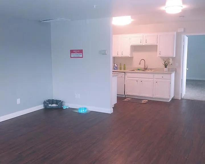 Chateau Spring Gardens Apartments — Photo 47