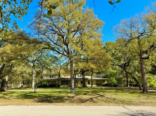 2318 Ingleside Dr, Grand Prairie, TX 75050