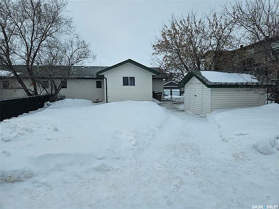 2nd image of 122 Cairns Ave E