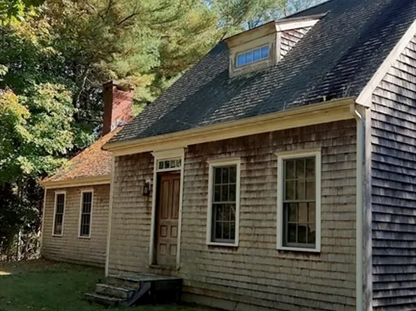 8 Crescent St, Plympton, MA 02367