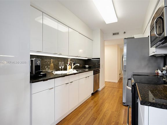 4th image of 3640 Yacht Club Dr APT 304