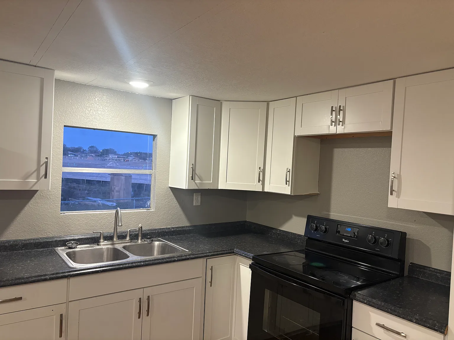 2 bed, 672 sqft, $1,200 — Photo 1