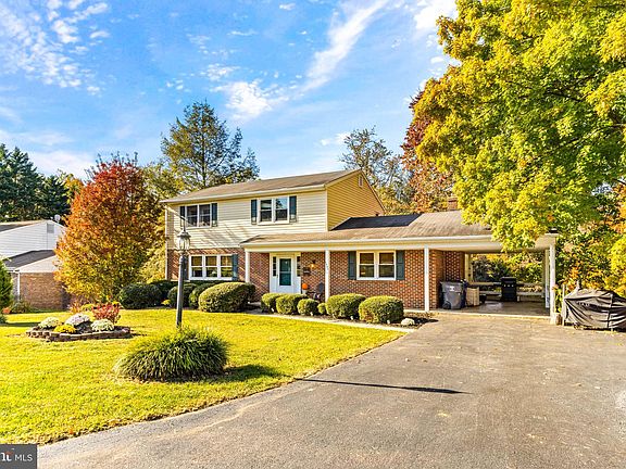 2nd image of 1921 Cypress Dr