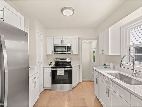 4th image of 12416 Wayland Ave