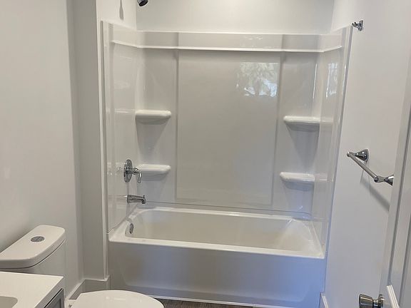 3rd image of 30 Hargrave Ave APT 3