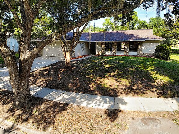 3rd image of 37 Sweetwater Creek Cir