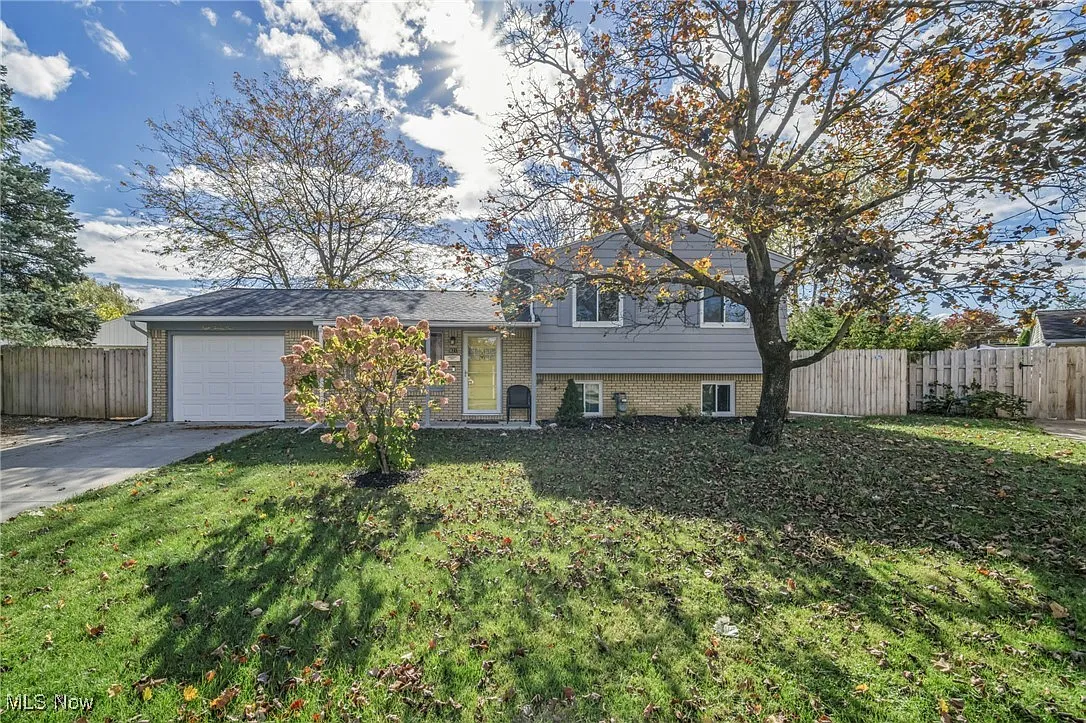 821 Hollywood Dr photo 1