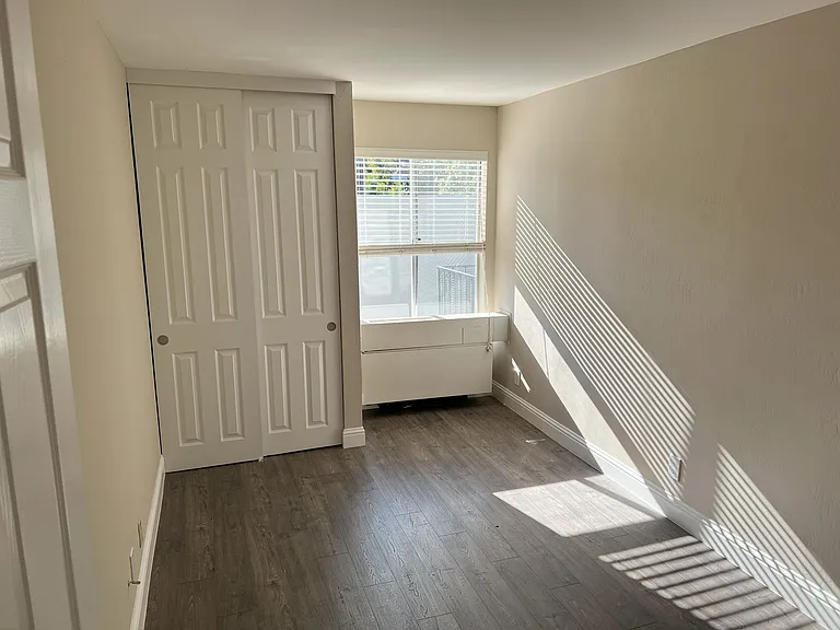520 Elm Street Apts — Photo 14