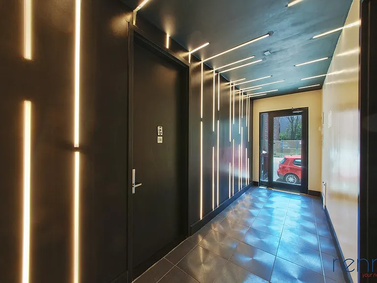 241 Devoe St #2R — Photo 15