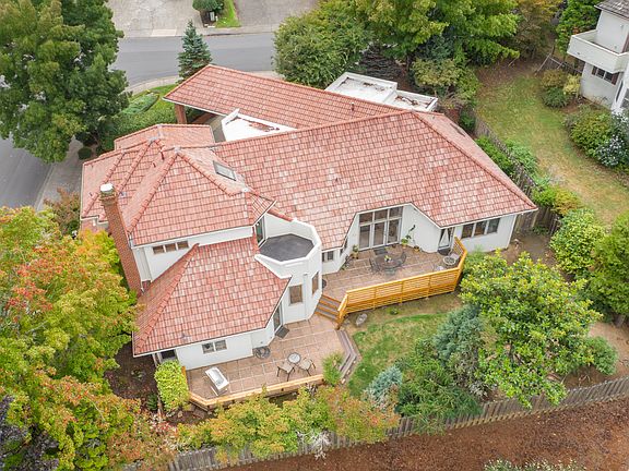 Looks Like a Mansion