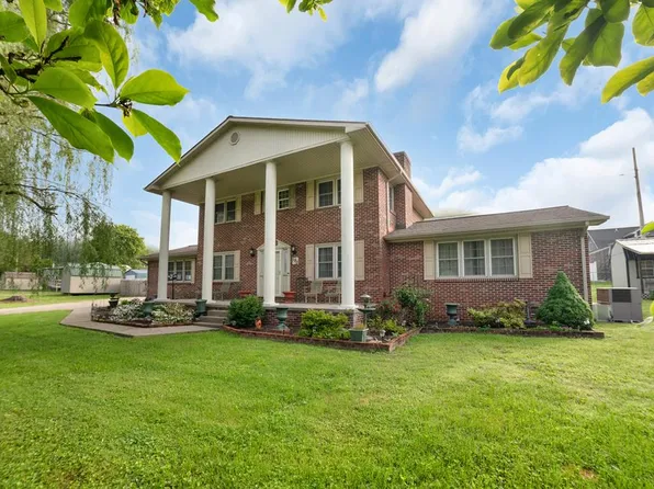 190 N Clay Ave, West Van Lear, KY 41268