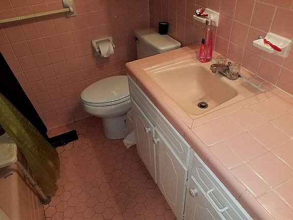 4th image of 1121 SW 65th St