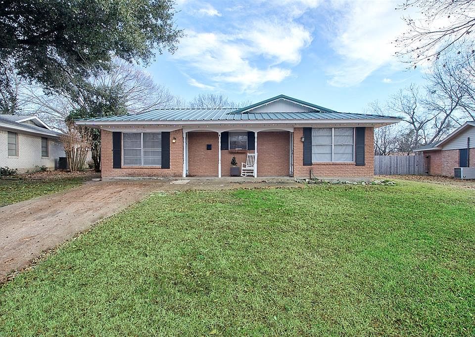 1st image of 815 Loy Ln