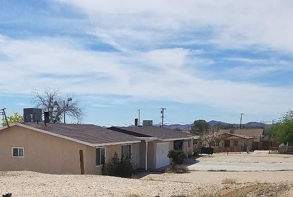 3rd image of 39326 Paris Ave