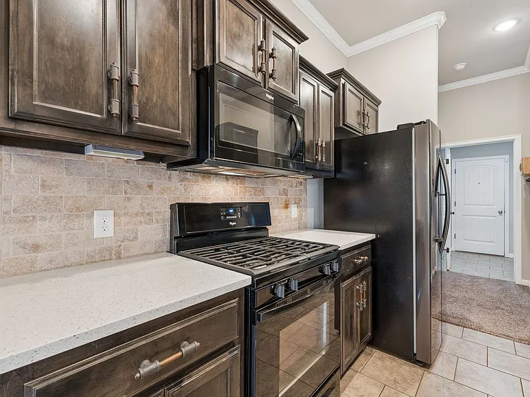 1751 Lexington Ct — Photo 24