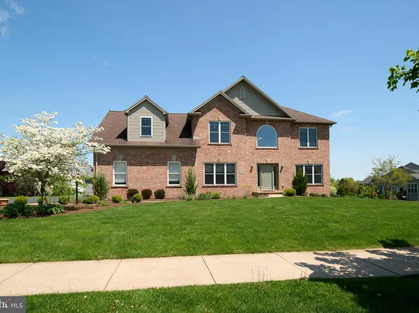 1145 N Foxpointe Dr, State College, PA 16803