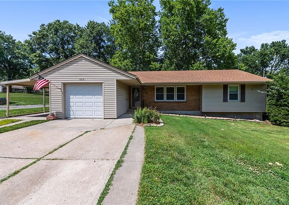 802 NE 60th Ter, Gladstone, MO 64118 | Zillow