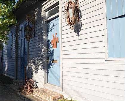 1st image of 927 Toledano St