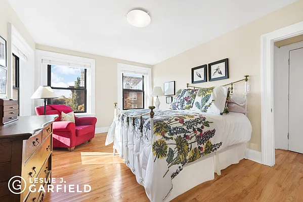 Sold by Leslie J. Garfield | media 8