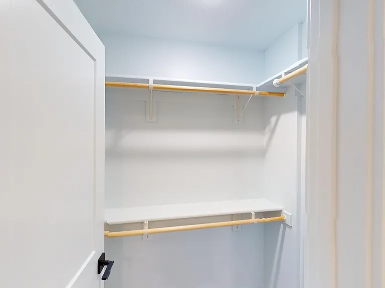 E30 Townhouses E — Photo 18