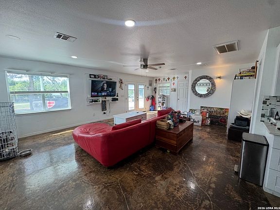 3rd image of 854 N LIVE OAK AVE