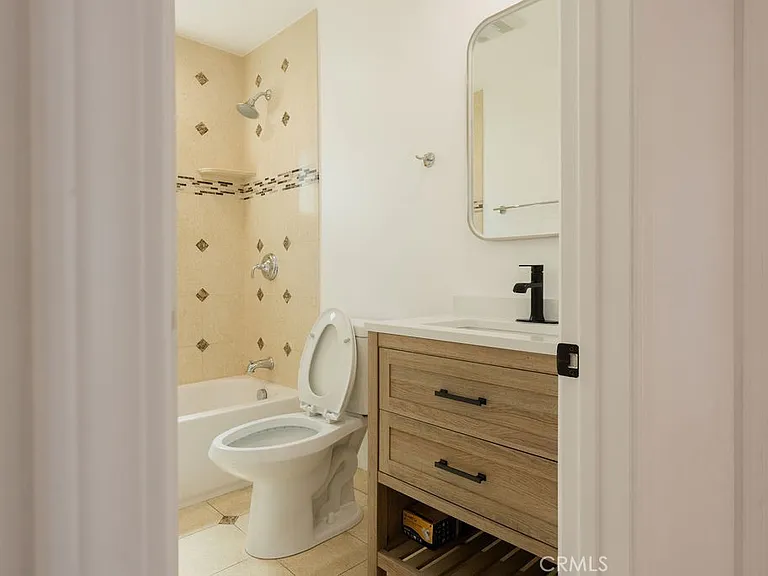 14605 Wyandotte St — Photo 17