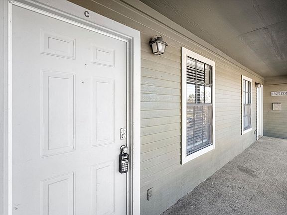 4th image of 606 Kings Way Dr #C
