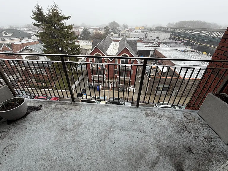 61 Village Rd N #5A — Photo 4