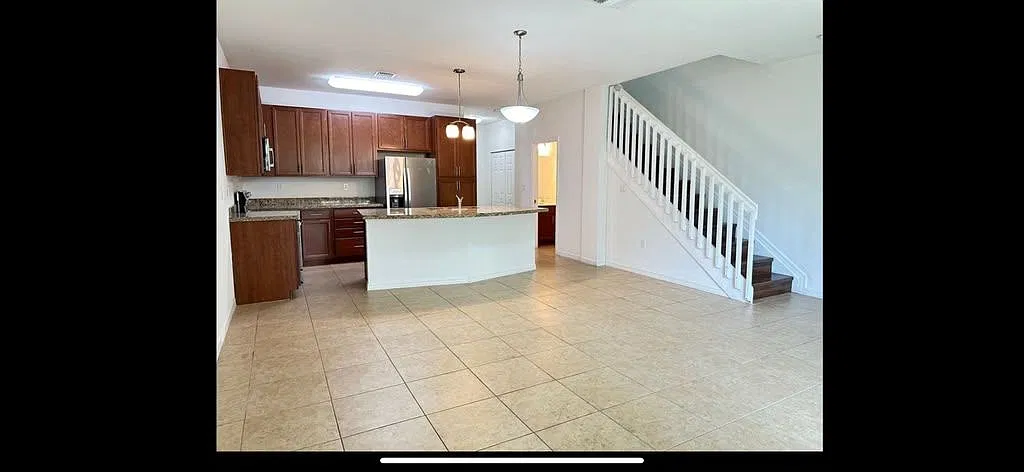 3 bed, 2.5 bath, 1800 sqft, $3,000 — Photo 3