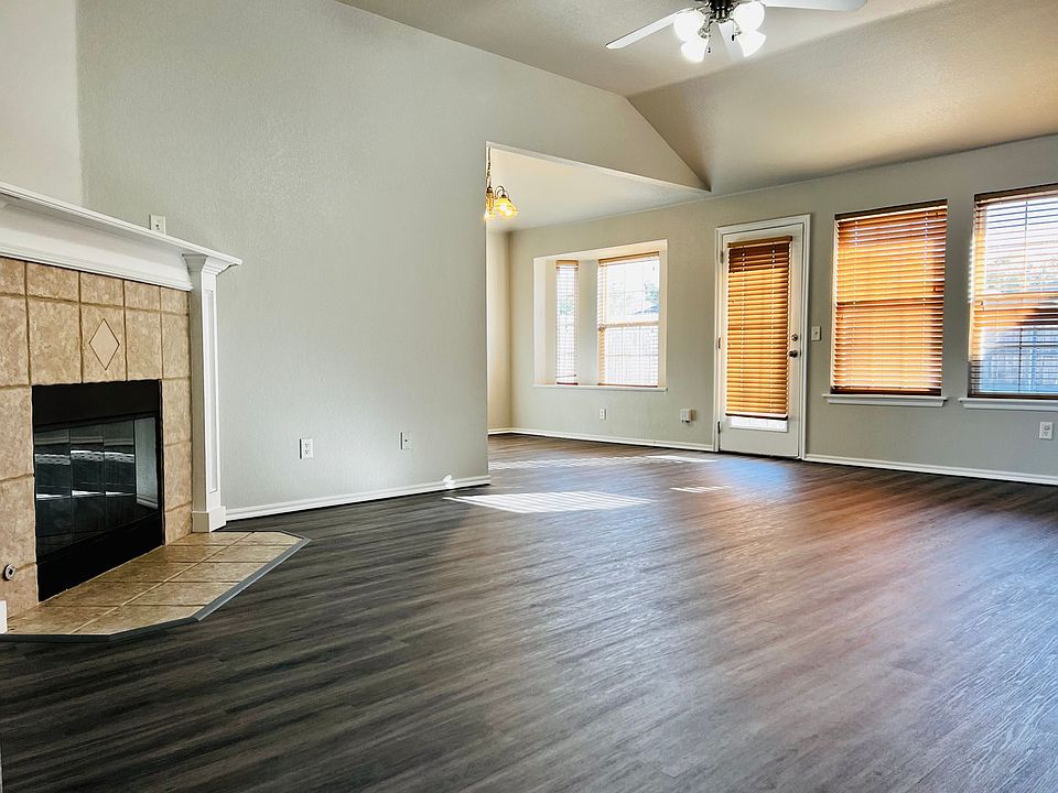 1st image of 1833 Creekside Dr