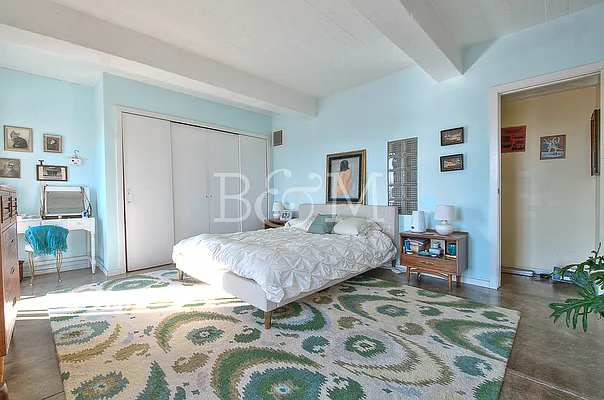 Sold by Brick&Mortar | media 9