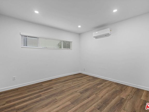 5th image of 2447 N Beachwood Dr #1
