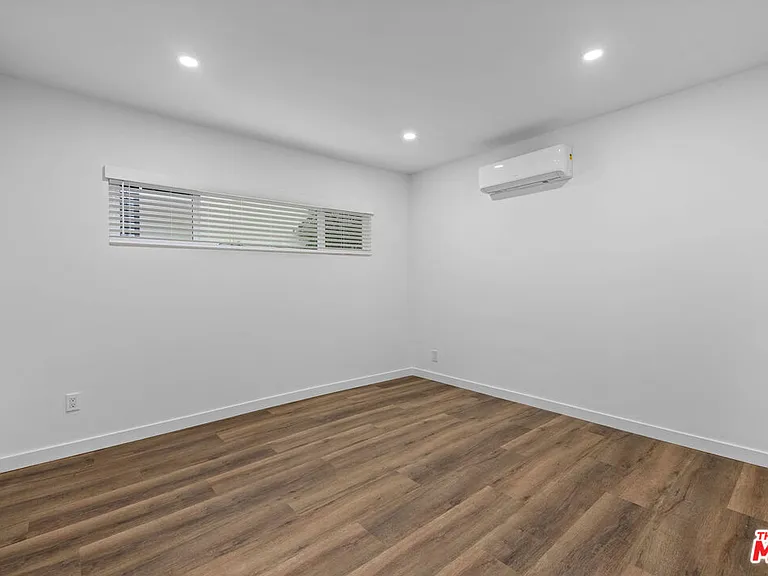 2447 N Beachwood Dr #1 — Photo 5