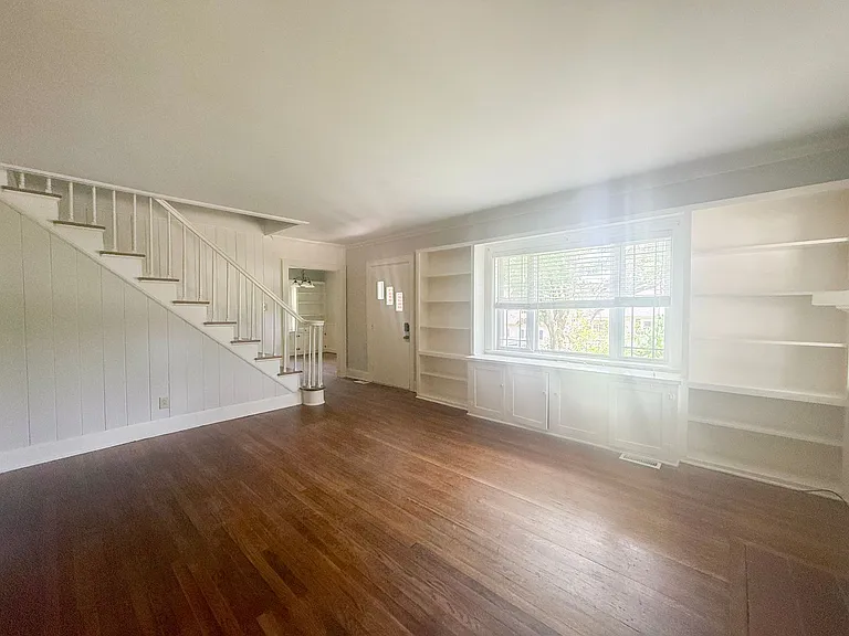 100 Davis Ave — Photo 3