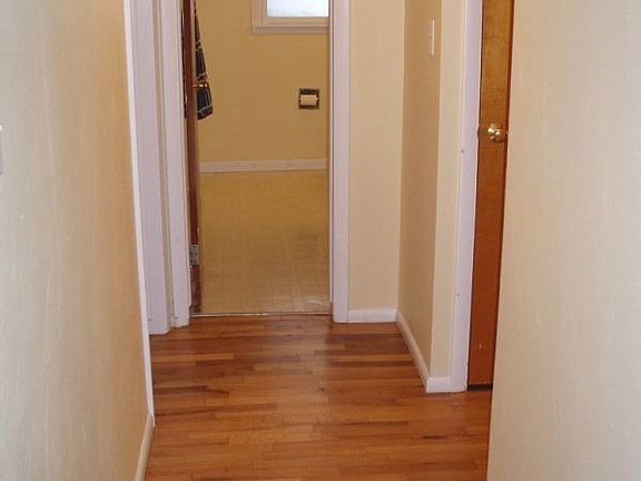 4th image of 1015 N Niles Ave