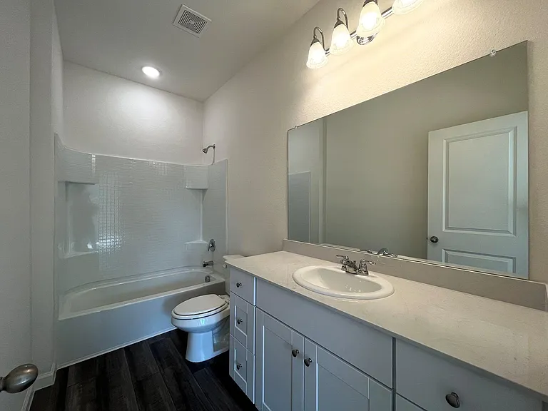 786 Yorkshire Dr — Photo 19
