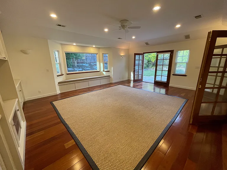2 Greenbrier Ct — Photo 9