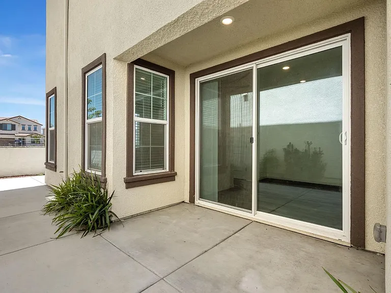 6104 Campus Pkwy — Photo 3
