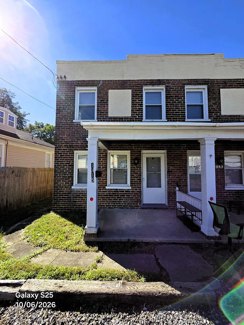 Brick Duplex with 3 bedrooms and 1 bath for rent. — Photo 1