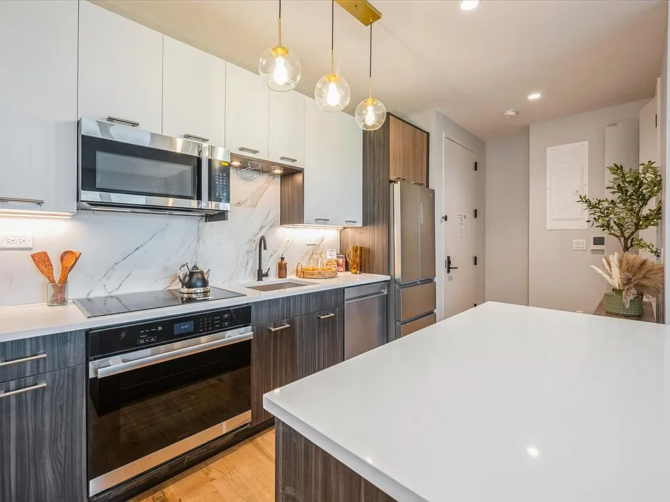 1890 Pelham Pkwy S #5C