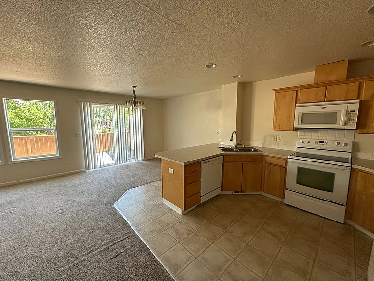 3324 Mia St NE — Photo 9