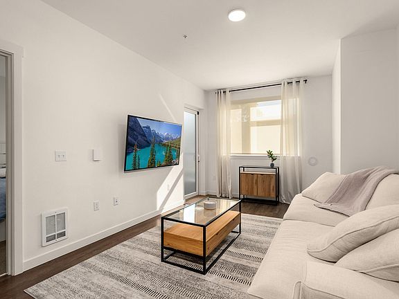 3rd image of 1085 103rd Ave NE APT 113