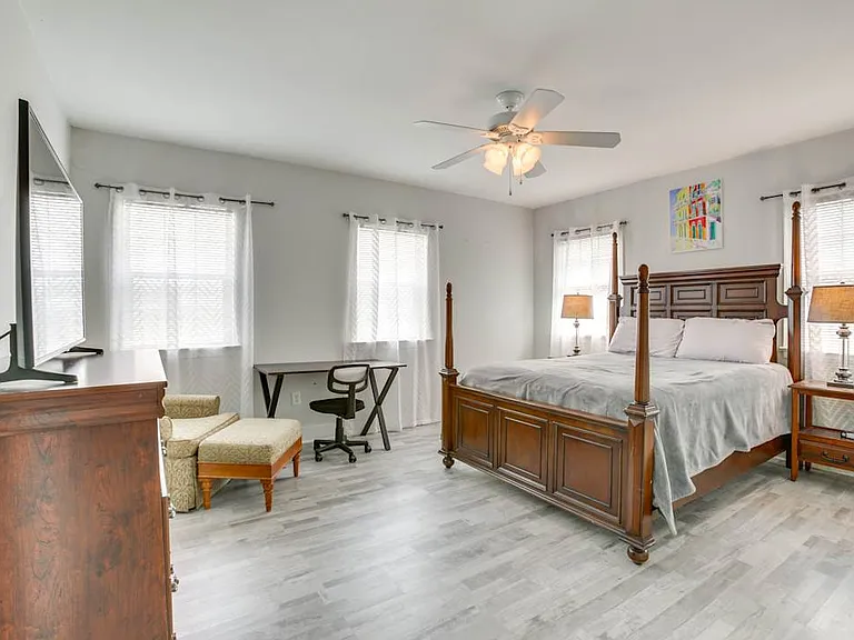 2307 S Carrollton Ave — Photo 3